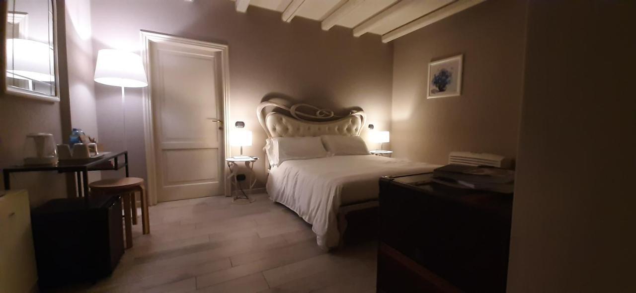Casale Raffaello B&B Como Albese Con Cassano Bagian luar foto