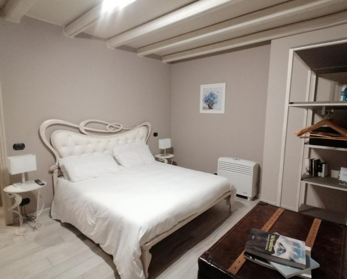 Casale Raffaello B&B Como Albese Con Cassano Bagian luar foto