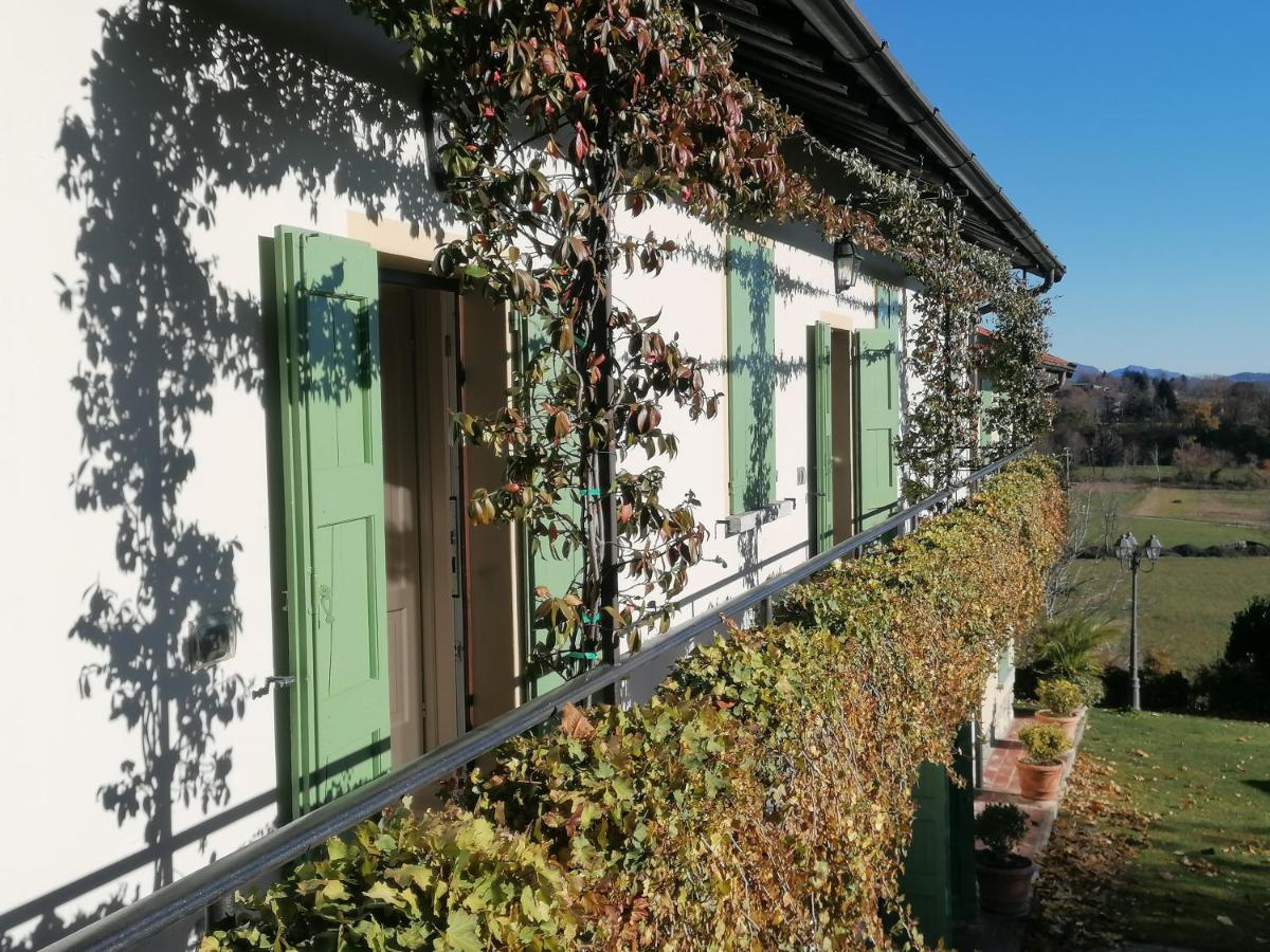 Casale Raffaello B&B Como Albese Con Cassano Bagian luar foto