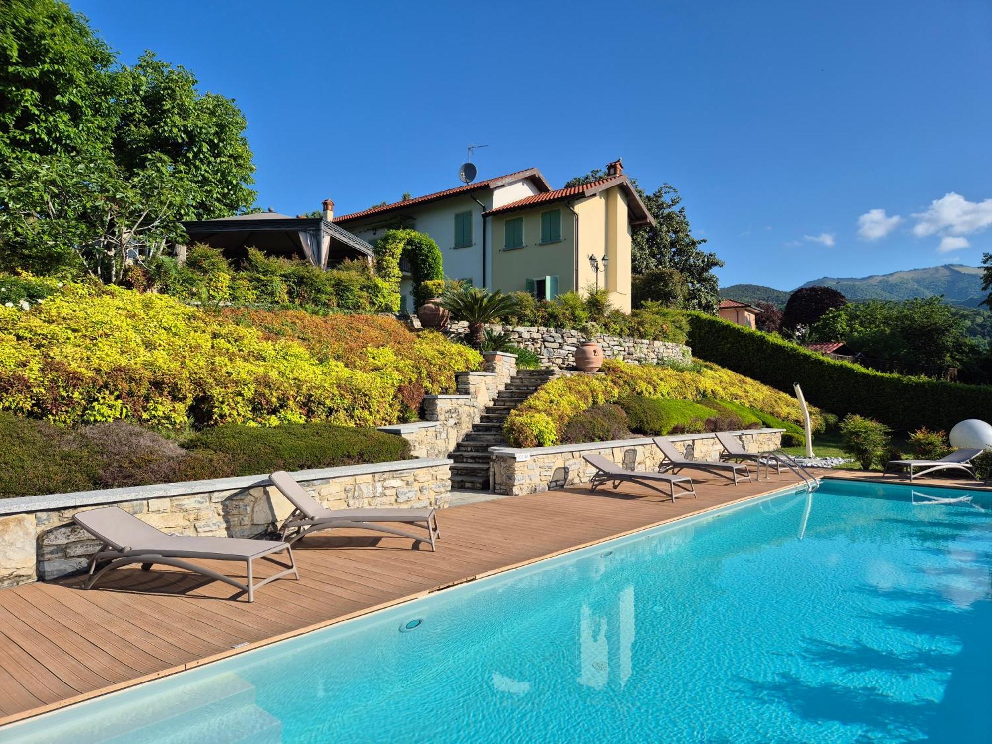 Casale Raffaello B&B Como Albese Con Cassano Bagian luar foto
