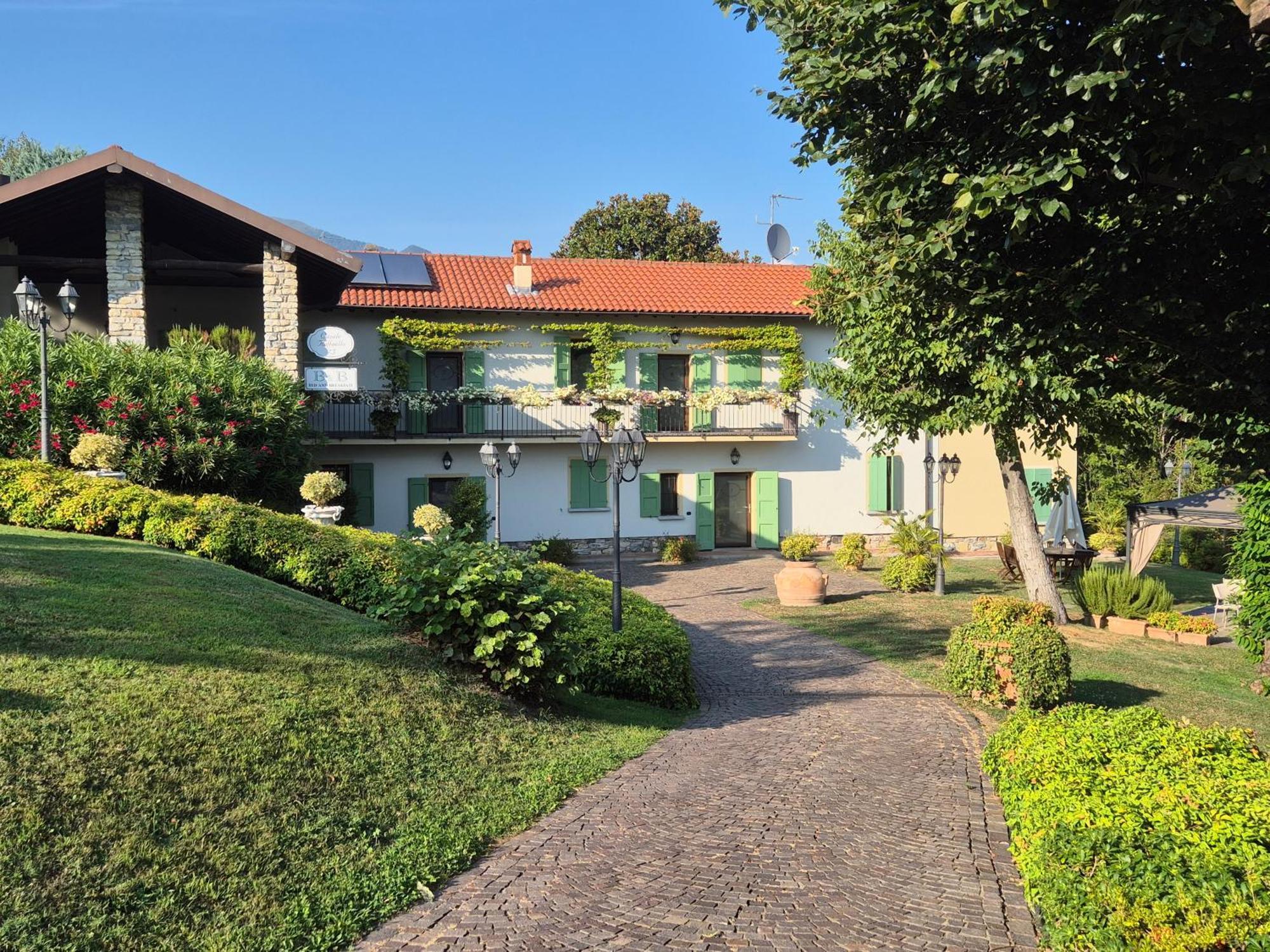 Casale Raffaello B&B Como Albese Con Cassano Bagian luar foto